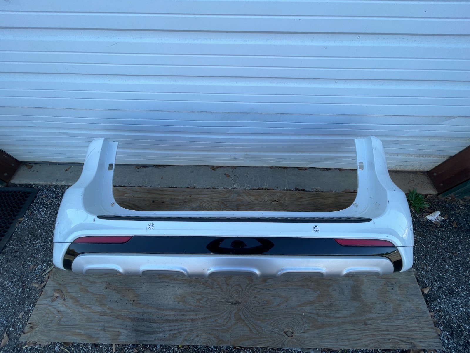 Nice 2016-2018 Kia Sedona SXL Rear Bumper Cover OEM Fully Complete With Sensors