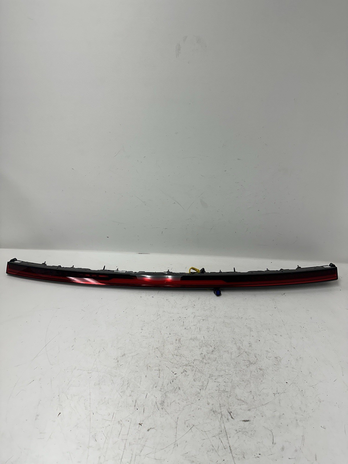 2025 Kia EV6 Center LED Tail Light Bar Lamp 92409-XG700 OEM 2025 Kia EV6 Center LED Tail Light Bar Lamp 92409-XG700 OEM