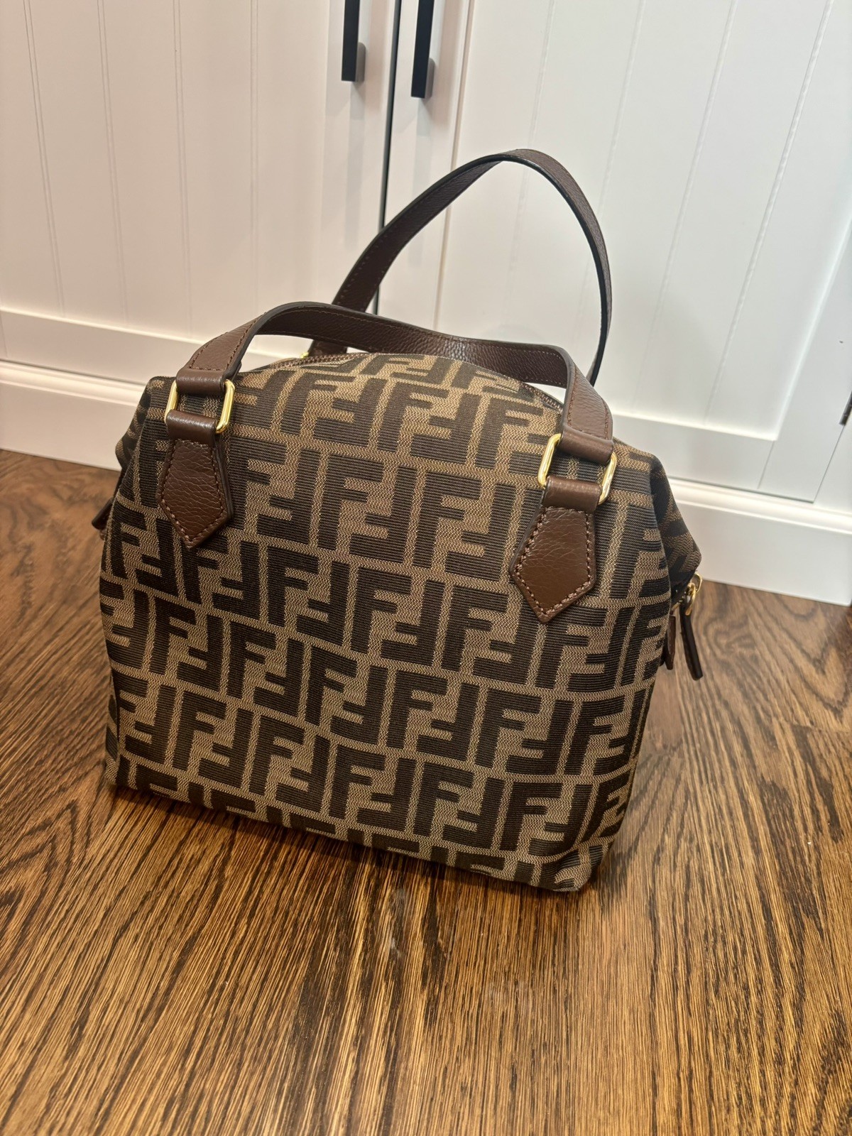 Authentic FENDI 8BN249-Q0M Zucca Canvas Brown logo 2 ways Handbag w cards Authentic FENDI 8BN249-Q0M Zucca Canvas Brown logo 2 ways Handbag w cards