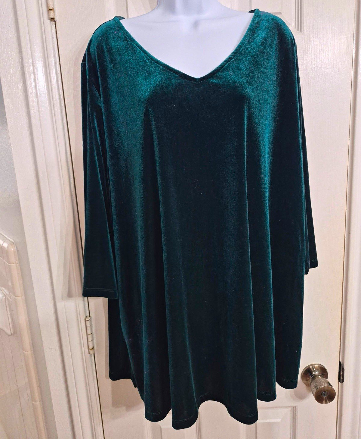 Anywear by Catherines Women\'s Green Solid V-Neck 3/4 Sleeve Velvet Top 2X Anywear by Catherines Women\'s Green Solid V-Neck 3/4 Sleeve Velvet Top 2X