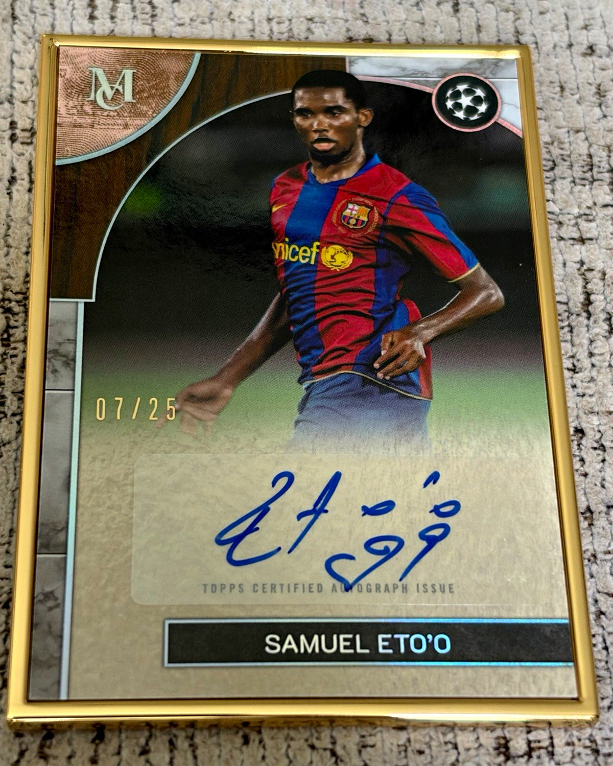 2025-26 Topps Museum UCL Samuel Eto\'o FC Barcelona #FA-SE Framed Auto Gold /25