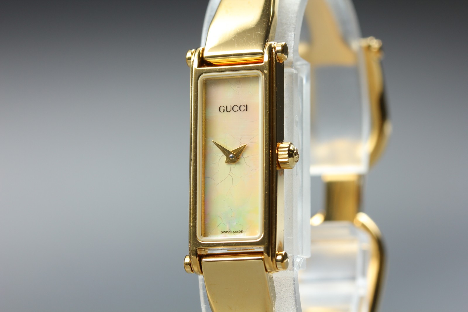 [Exc+5] Vintage GUCCI 1500L Gold 12mm Shell Dial Quartz Women's Watch From JAPAN