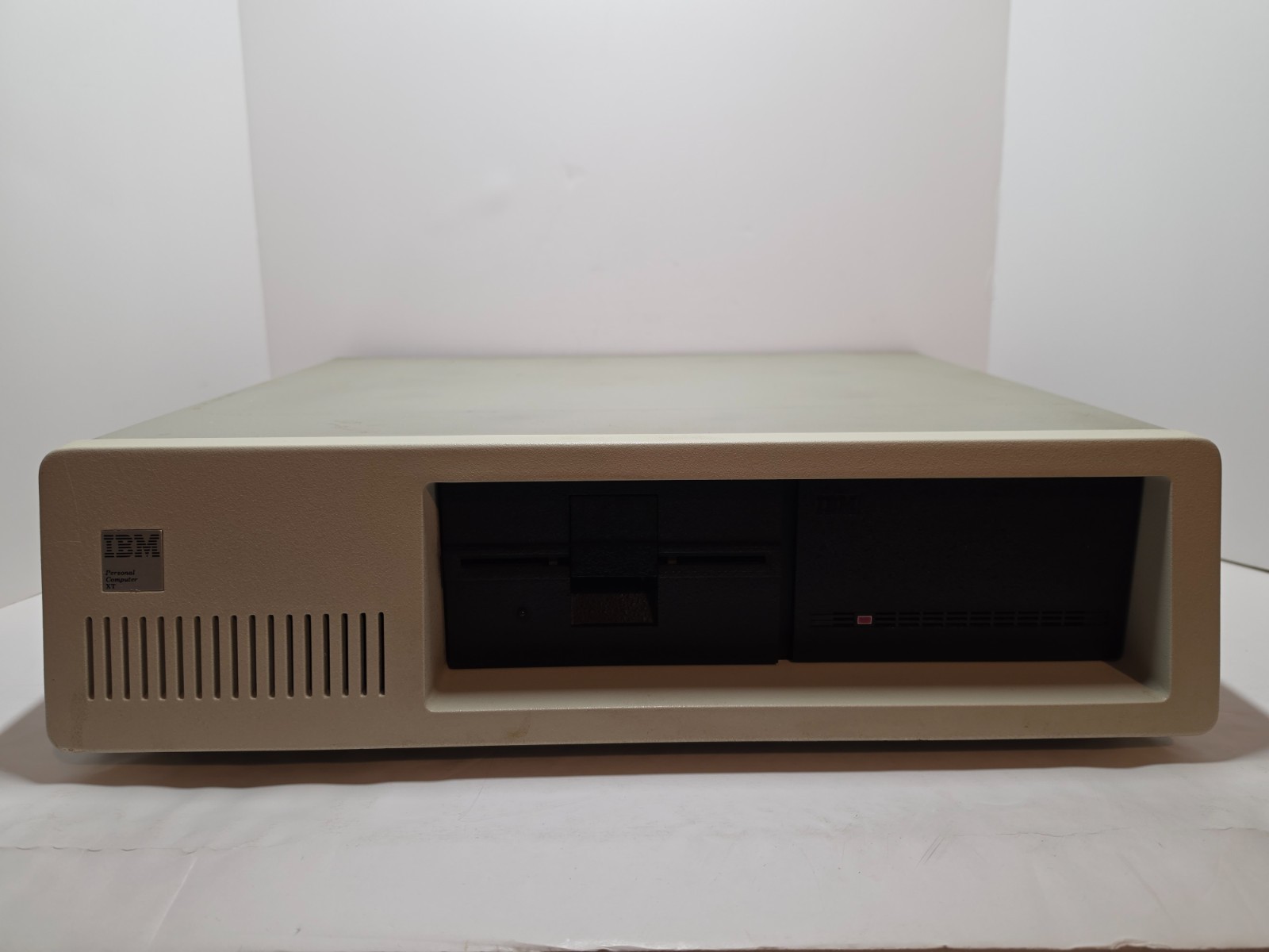 Vintage IBM XT 5160 PC Computer 640KB RAM with Expansions (Powers On As Is) Vintage IBM XT 5160 PC Computer 640KB RAM with Expansions (Powers On As Is)