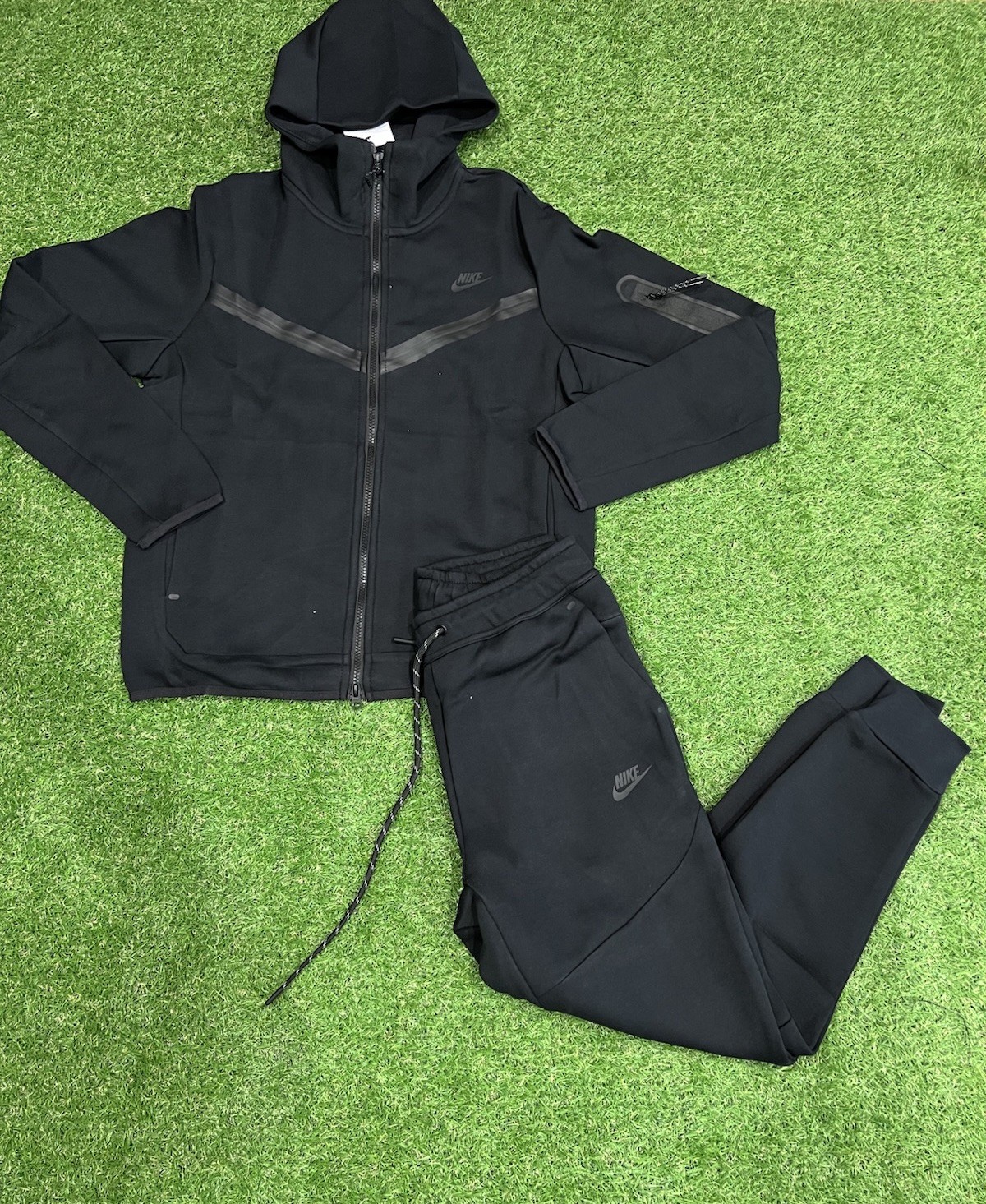 Nike Tech Set Black Large Nike Tech Set Black Large