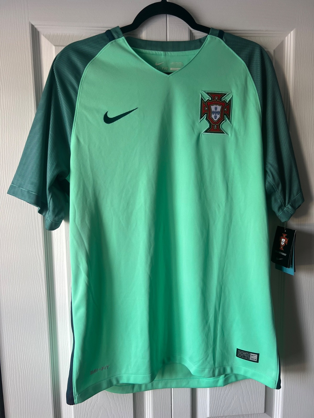 BNWT 2016 portugal euro champ auth.Nike jersey,Ronaldo nameset,large BNWT 2016 portugal euro champ auth.Nike jersey,Ronaldo nameset,large
