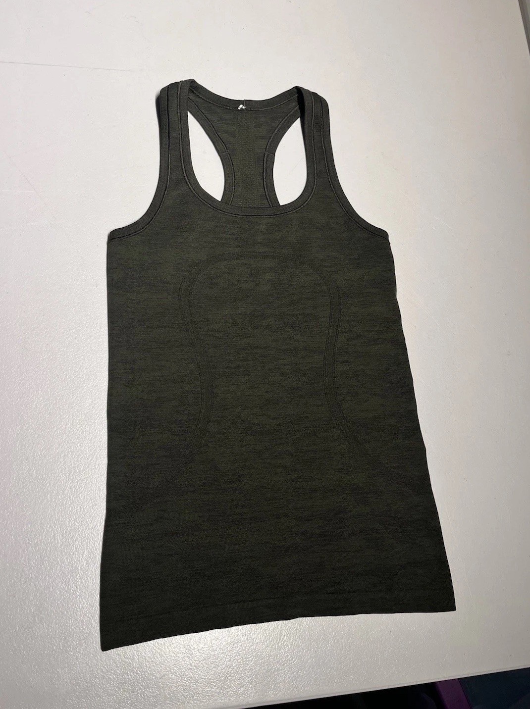Lululemon Top Women\'s 4 Green Olive Tank Run Swiftly Vent Shirt Gym Yoga