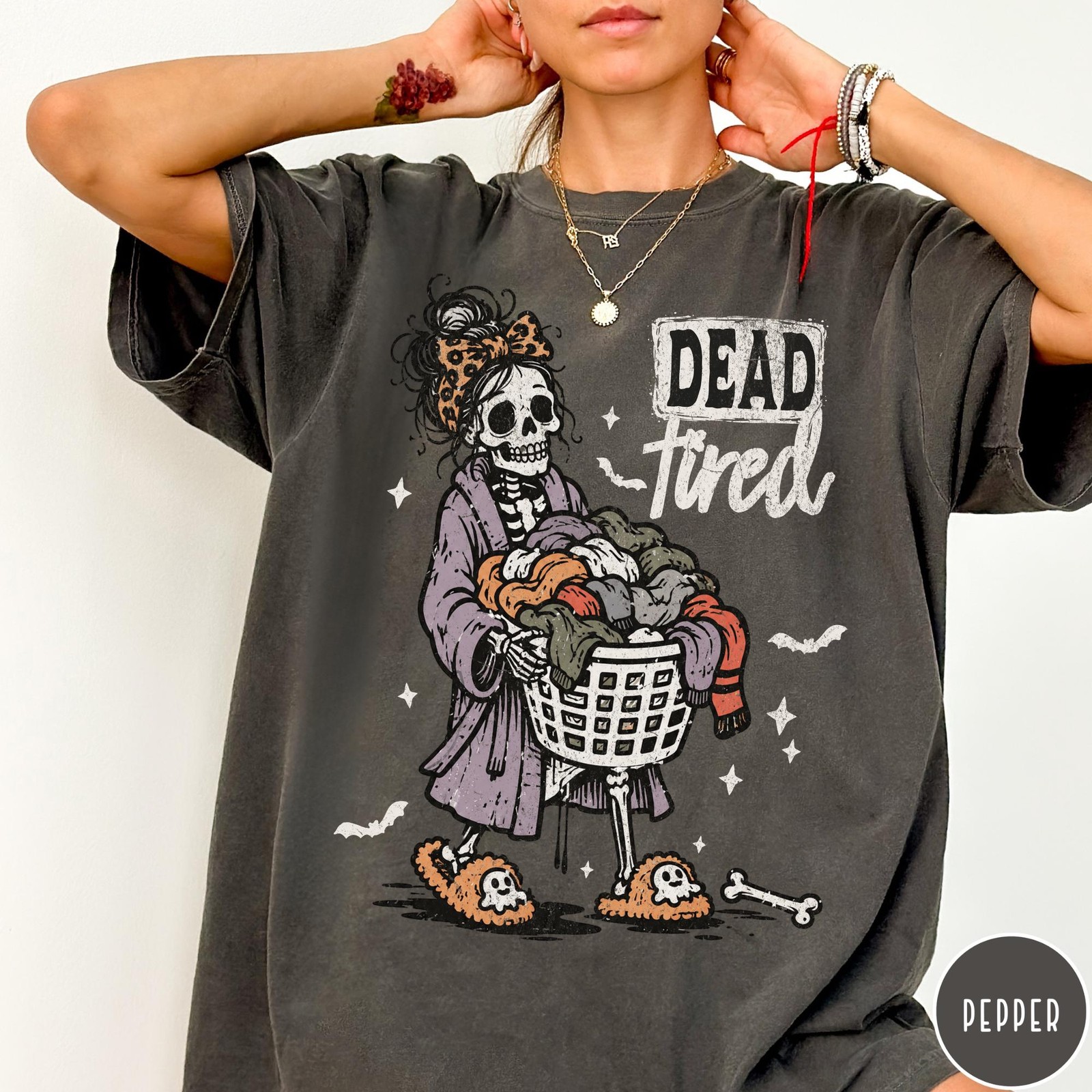 Dead Tired Mom Retro Funny Mom Life Skeleton Graphic Halloween T-Shirt Sweatshir