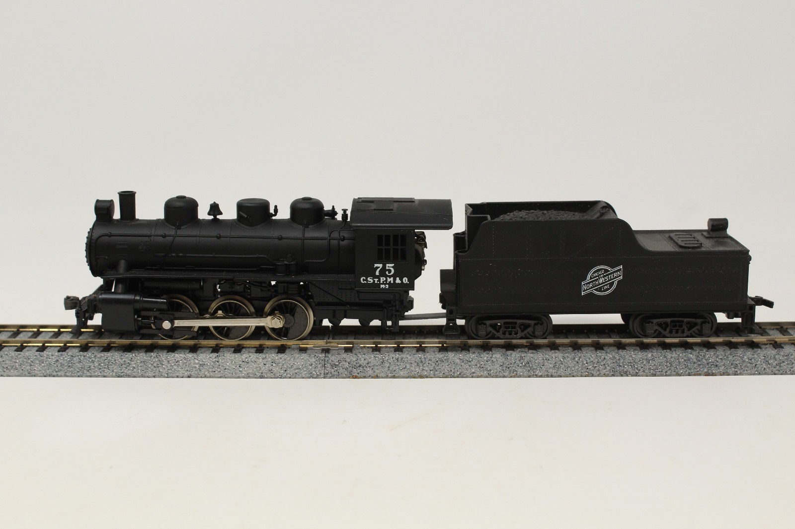 HO Scale AHM Rivarossi USRA 0-6-0 Switcher Steam Locomotive C&NW