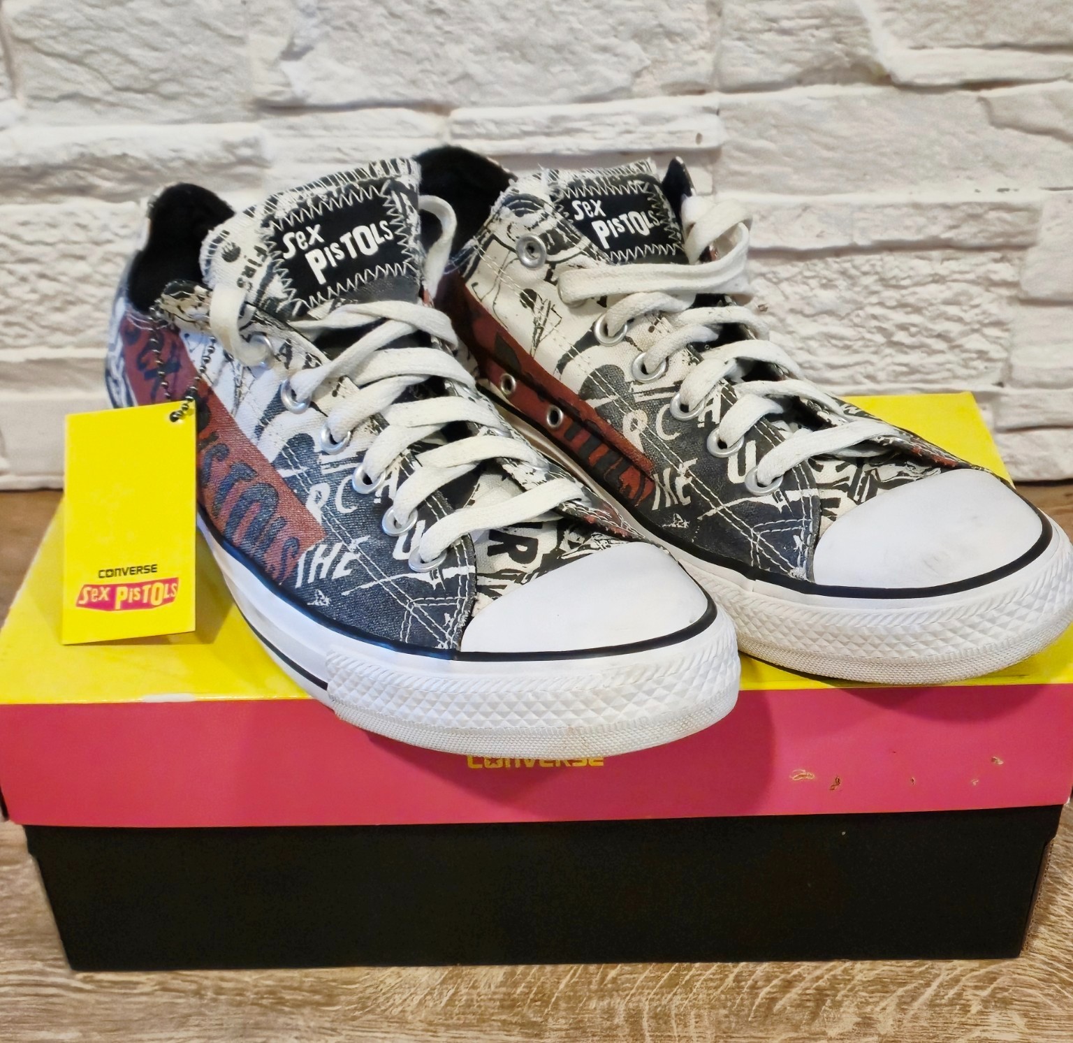 Converse Sex Pistols Chuck Taylor All Star OX 151195C, Men’s US 10.5 / EU 44.5, 