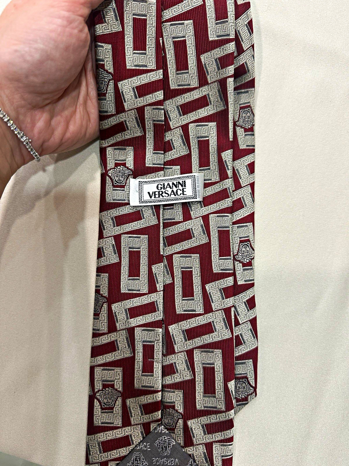 Gianni Versace Men\'s Jacquard Silk Tie Burgundy Silver Geometric Medusa Logo Gianni Versace Men\'s Jacquard Silk Tie Burgundy Silver Geometric Medusa Logo