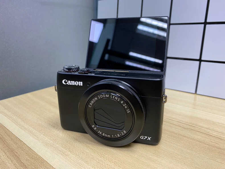 Canon PowerShot G7X Digital Camera 20.3 MP  Optical Zoom WIFI&NFC Touch Screen