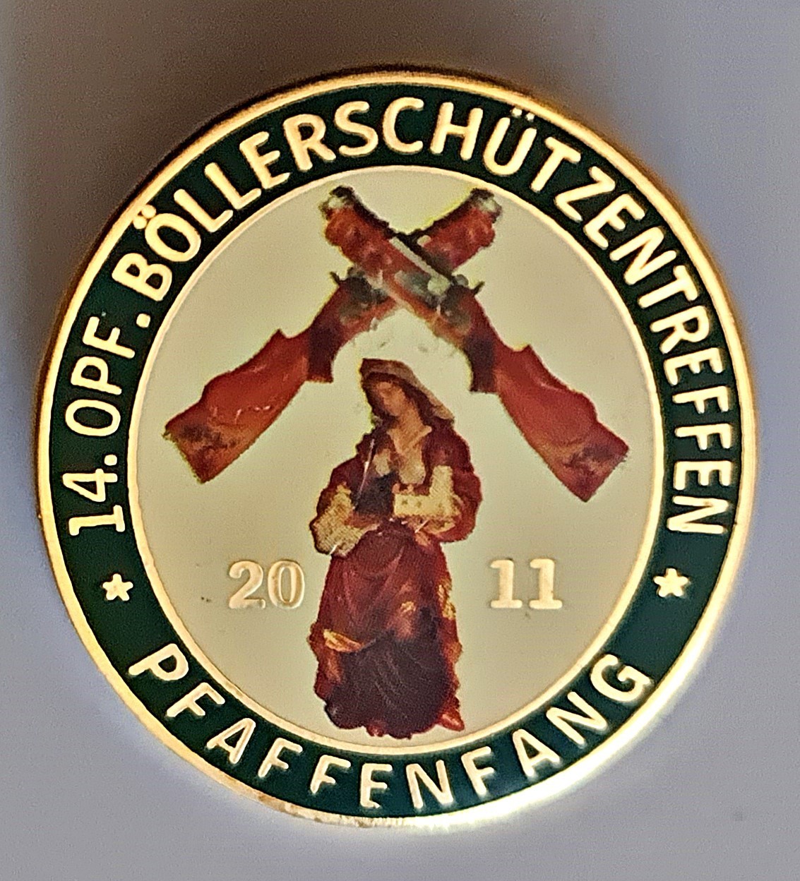 VINTAGE 2011 GERMANY BOELLERSCHUTZEN SHOOTING CLUB BADGE PFAFFENFANG BAVARIA PIN