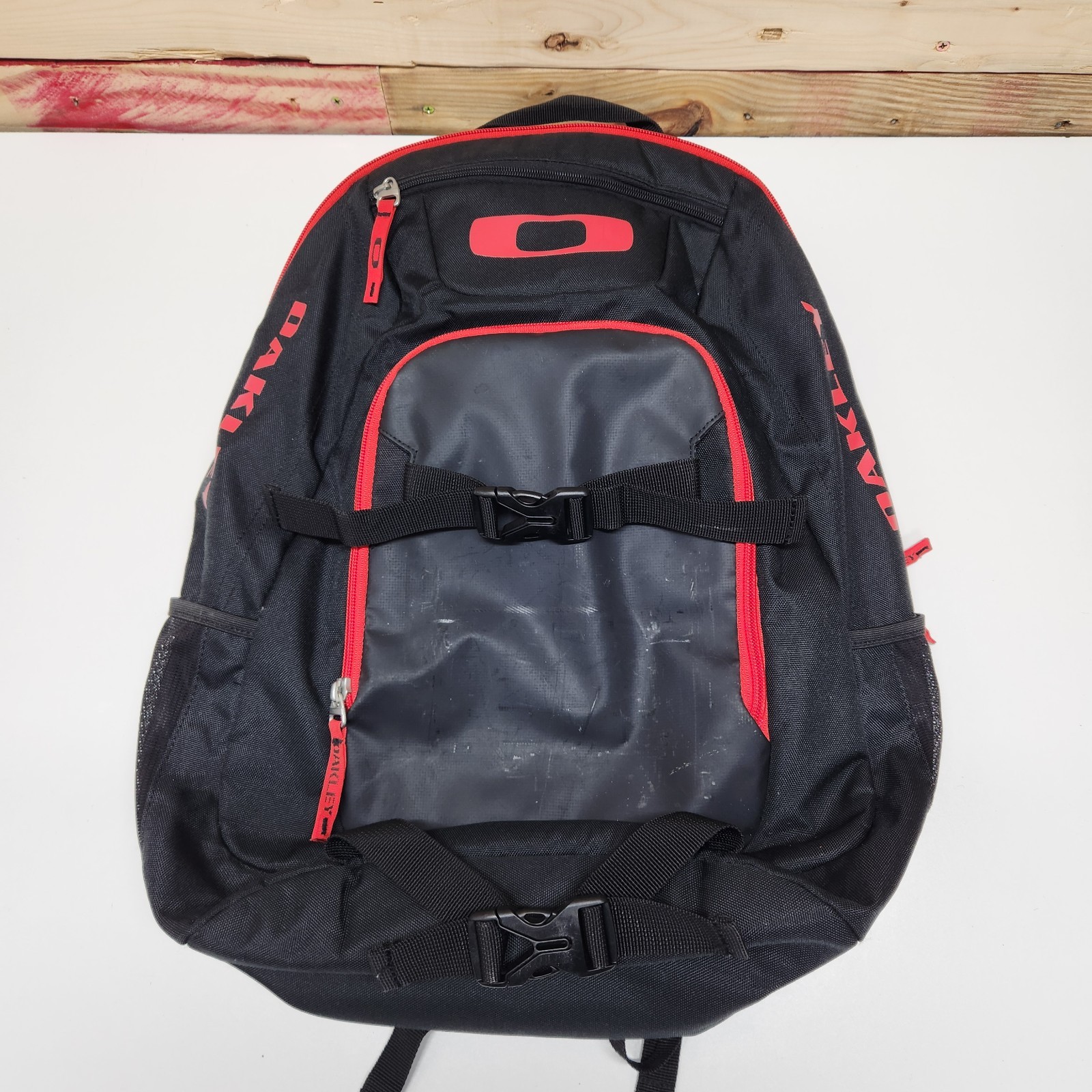 Oakley Streetman Pack black With Red Trim Backpack