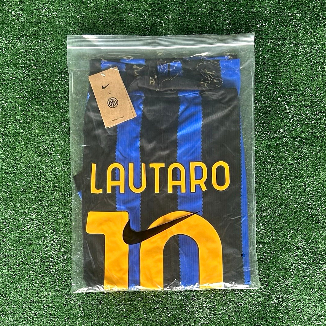 Nike Inter Milan Lautaro Martinez #10 Short Sleeve Soccer Jersey Blue size L Nike Inter Milan Lautaro Martinez #10 Short Sleeve Soccer Jersey Blue size L