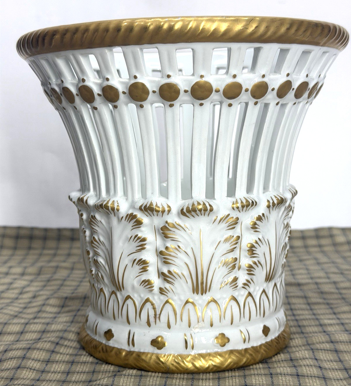 Vintage Mottahedeh Italy Pierced Porcelain Lattice Basket Centerpiece White Gold