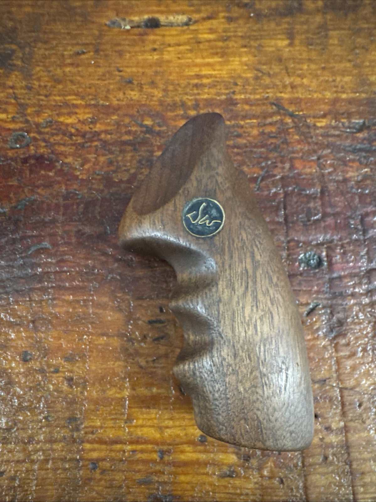 Vintage Dan Wesson Wood Finger Groove Combat Grip For Round Tang Models.