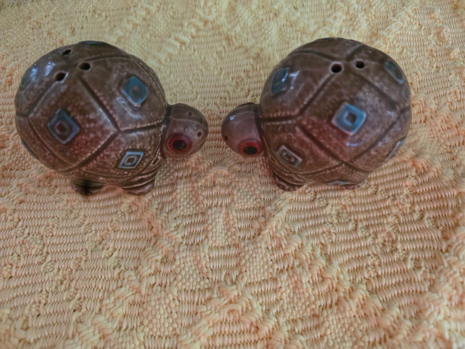 Vintage Ceramic Turtle Salt and Pepper Shakers Set Vintage Ceramic Turtle Salt and Pepper Shakers Set