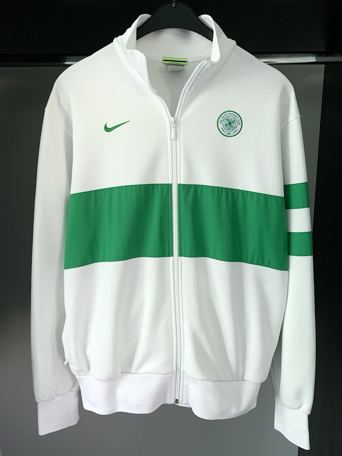 VINTAGE NIKE CELTIC 2009 2010 TRACK JACKET MEN’S SIZE L VINTAGE NIKE CELTIC 2009 2010 TRACK JACKET MEN’S SIZE L