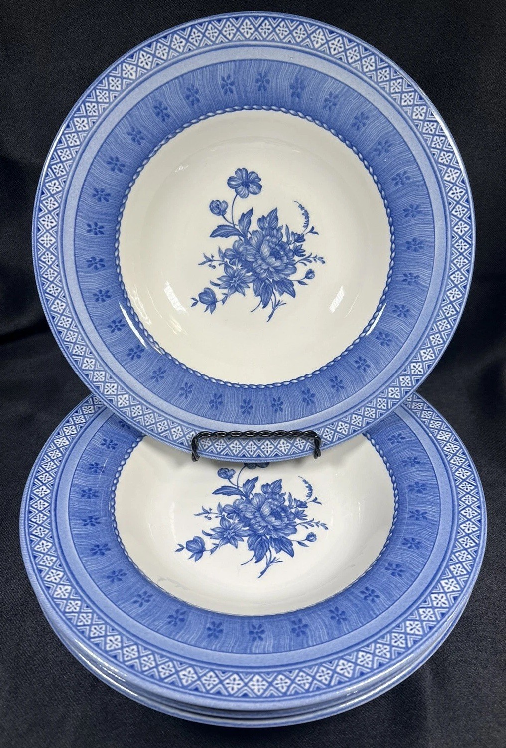 VTG Set Of 4 Churchill OUT of the BLUE Rimmed Soup Bowls 9\