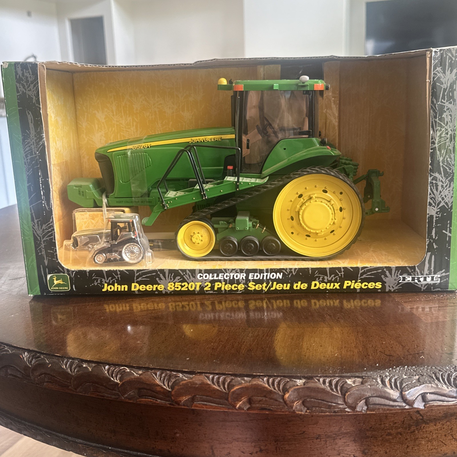 Ertl 1/16 1/64 John Deere 8520T Tractor w Tracks 2 Piece Set Collector Edition Ertl 1/16 1/64 John Deere 8520T Tractor w Tracks 2 Piece Set Collector Edition