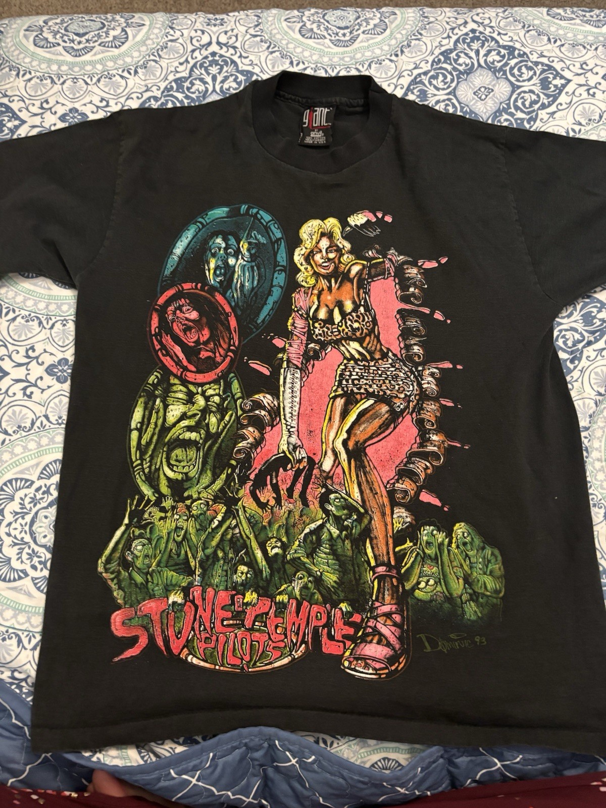 1993 Stone Temple Pilots Tshirt, True Vintage, Adult Small 1993 Stone Temple Pilots Tshirt, True Vintage, Adult Small
