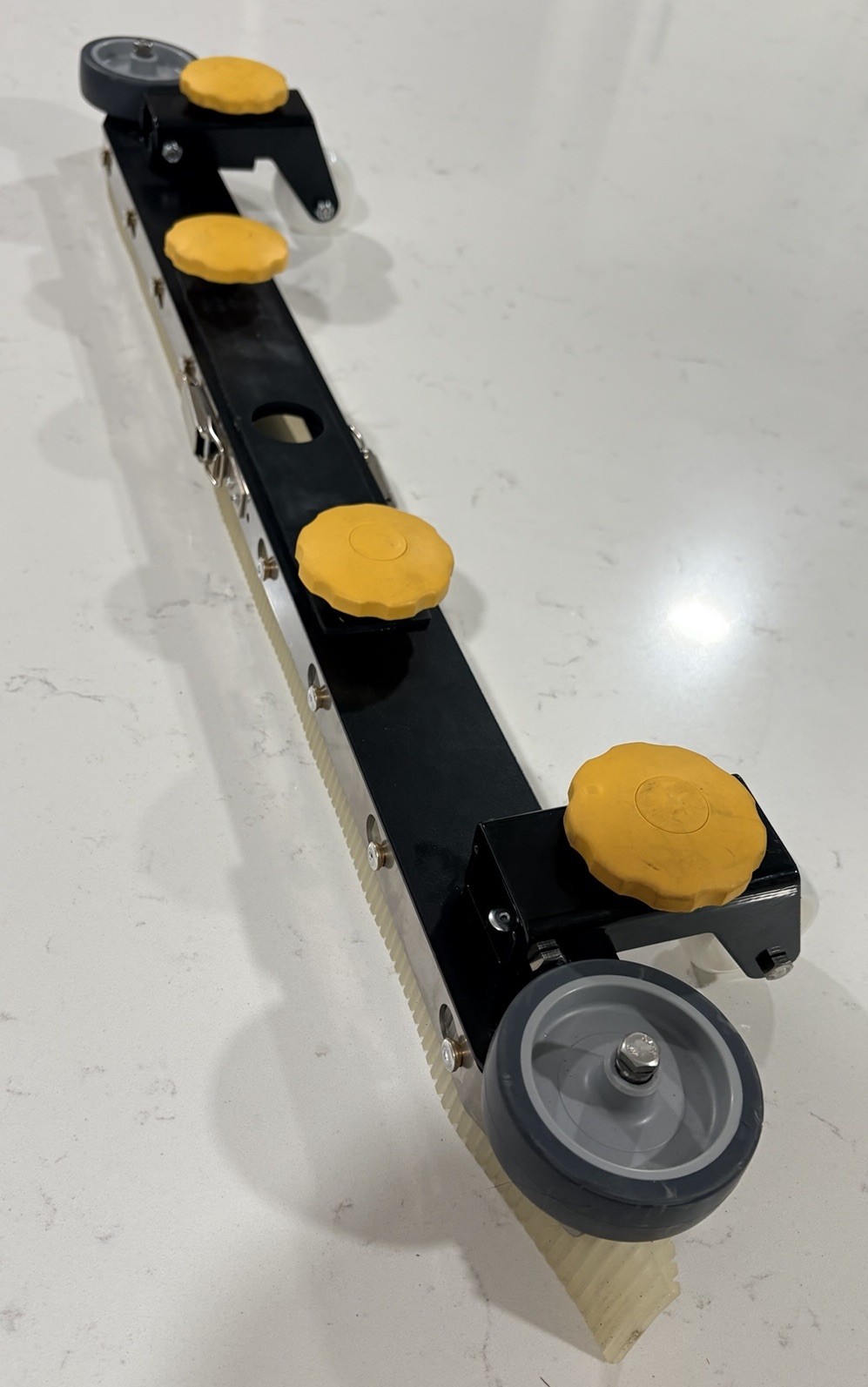 Tennant Nobles 4132846 Wet Dry Vac Squeegee Assembly For V-WD-24. Ktr106193.OEM Tennant Nobles 4132846 Wet Dry Vac Squeegee Assembly For V-WD-24. Ktr106193.OEM