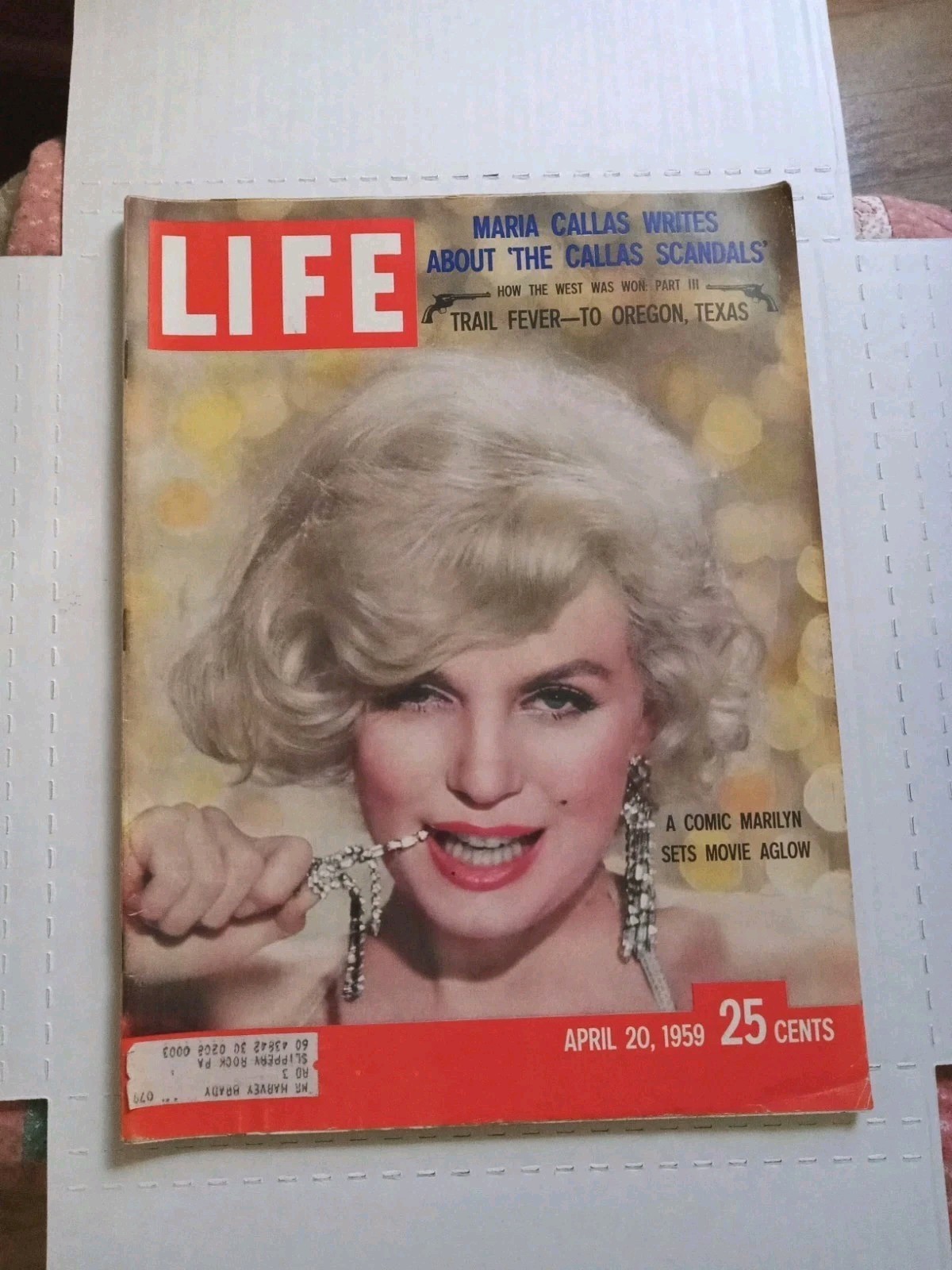 Vintage Life Magazine - April 20, 1959 featuring Marilyn Monroe - Complete Vintage Life Magazine - April 20, 1959 featuring Marilyn Monroe - Complete