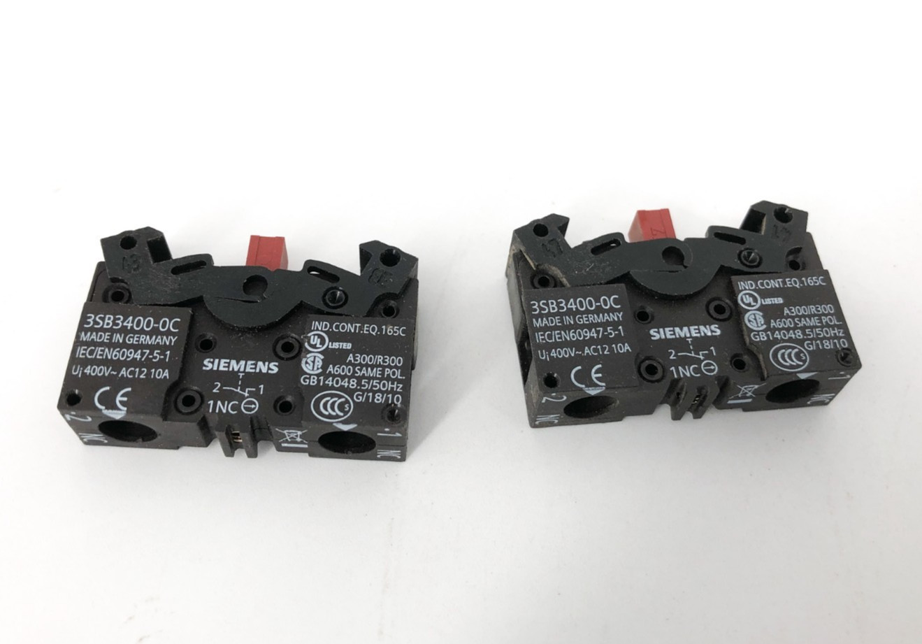 Lot of 2 New Siemens 3SB3400-0C Contact Blocks 400V AC12 10A - No Box Lot of 2 New Siemens 3SB3400-0C Contact Blocks 400V AC12 10A - No Box