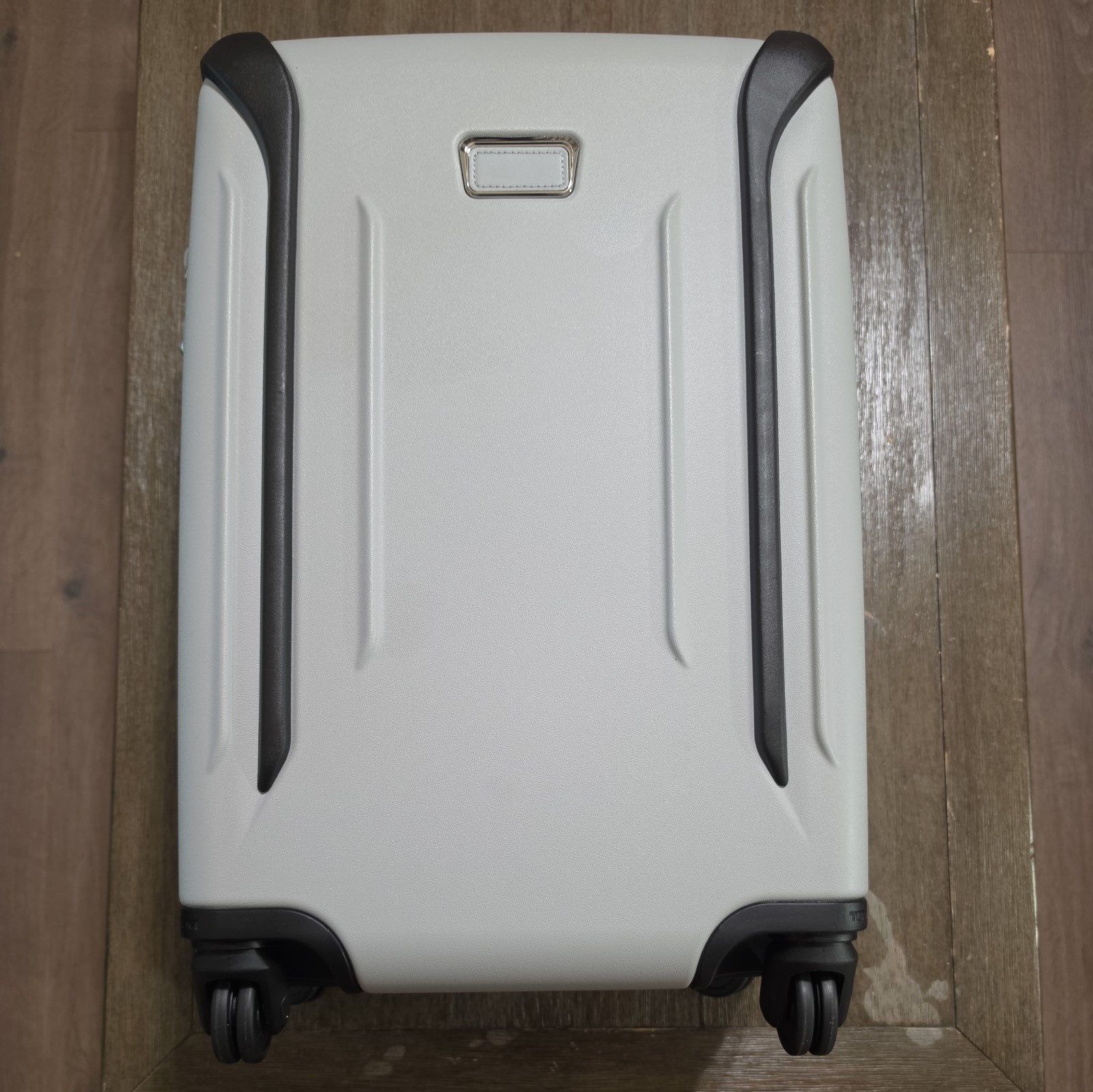 NWT TUMI Vapor International Carry-On Luggage Light Grey 22×14×9 NWT TUMI Vapor International Carry-On Luggage Light Grey 22×14×9