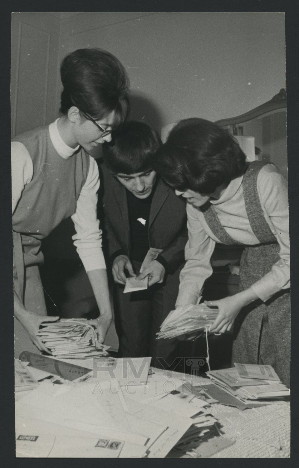 1963 \
