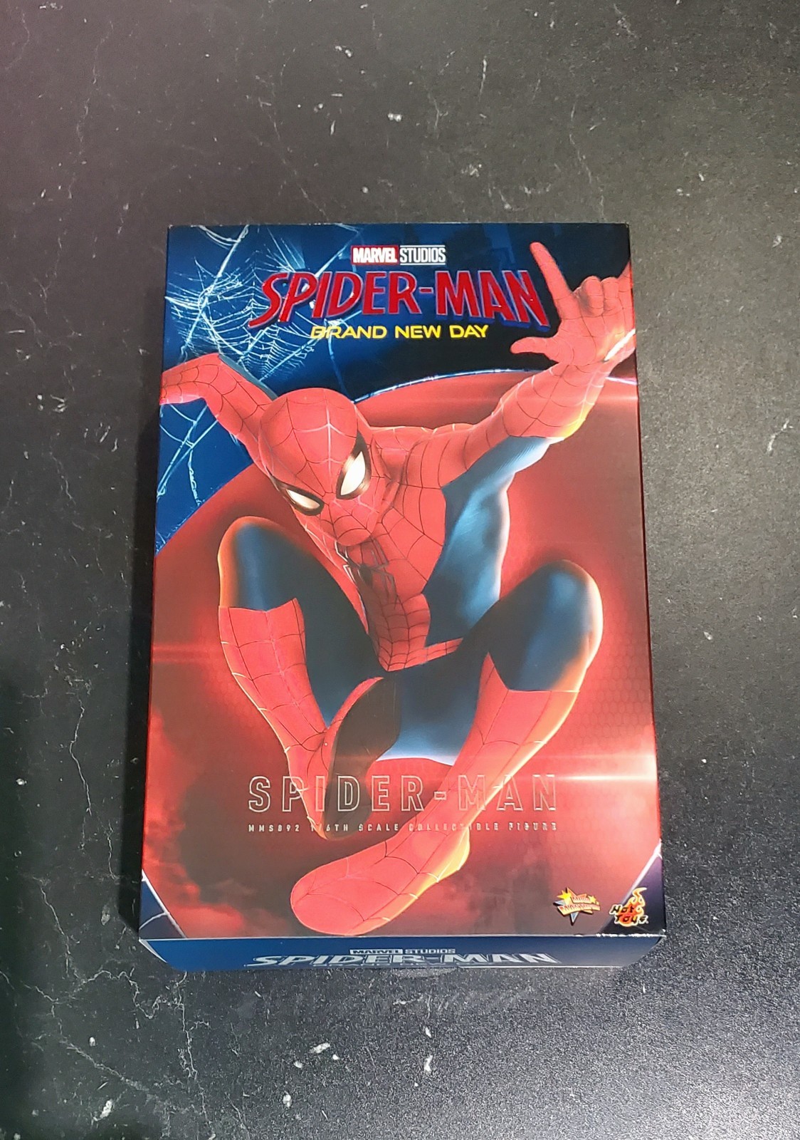 Hot Toys MMS892 Spider-Man: Brand New Day 1/6 Spider-Man Hot Toys MMS892 Spider-Man: Brand New Day 1/6 Spider-Man