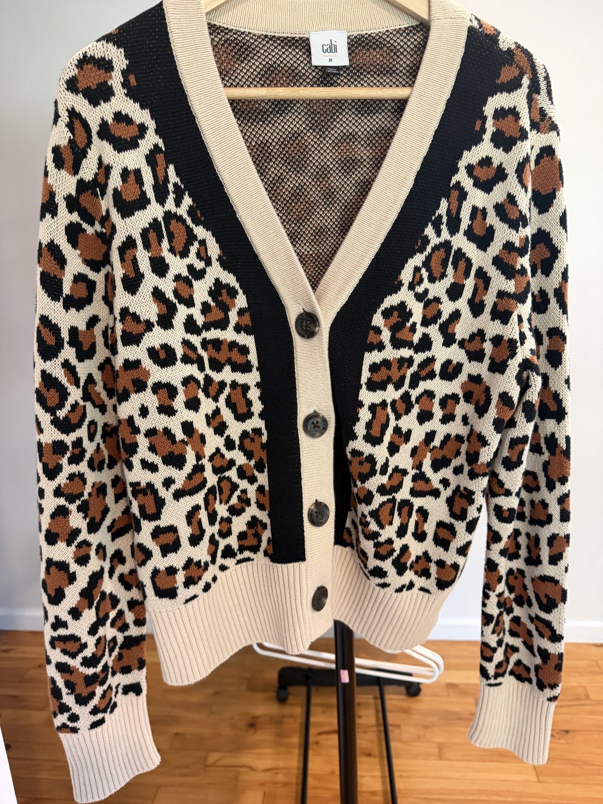 Cabi Nine Lives Animal Print Buttoned Knit Cardigan Size M Cropped Multicolor Cabi Nine Lives Animal Print Buttoned Knit Cardigan Size M Cropped Multicolor