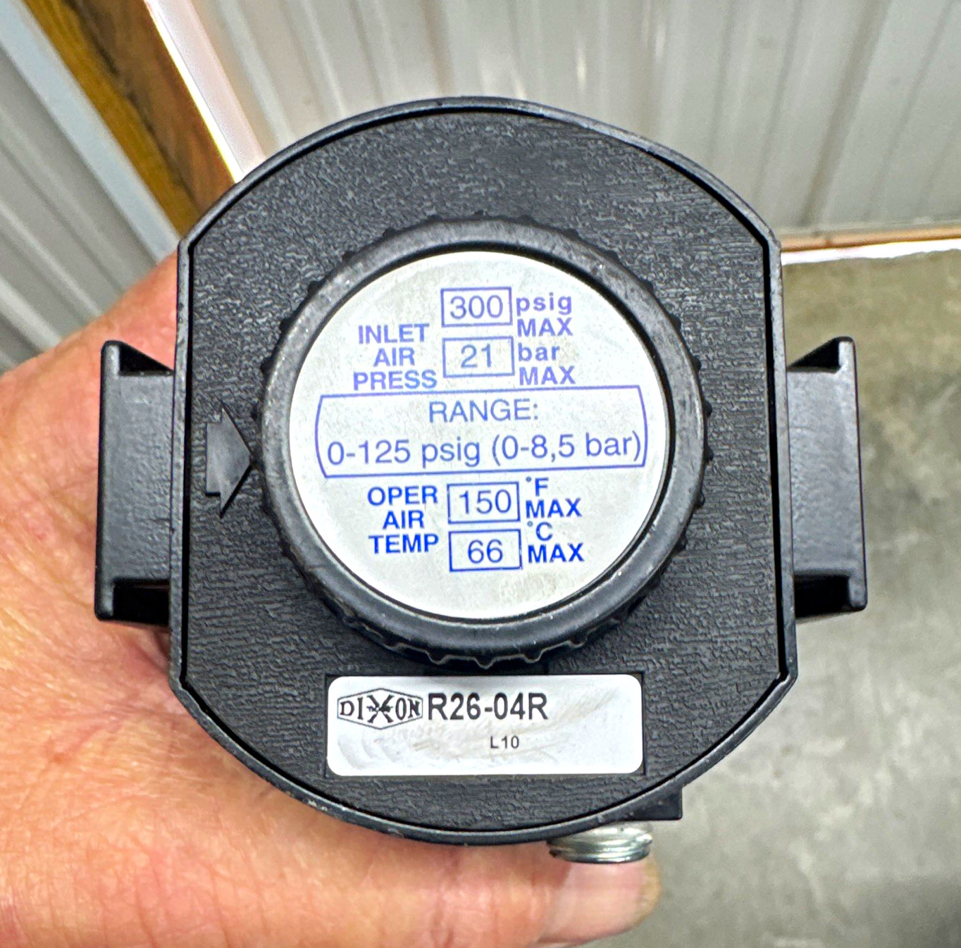Dixon R26-04R Industrial Air Pressure Regulator 300 psig Max 1/2 in Ports Dixon R26-04R Industrial Air Pressure Regulator 300 psig Max 1/2 in Ports