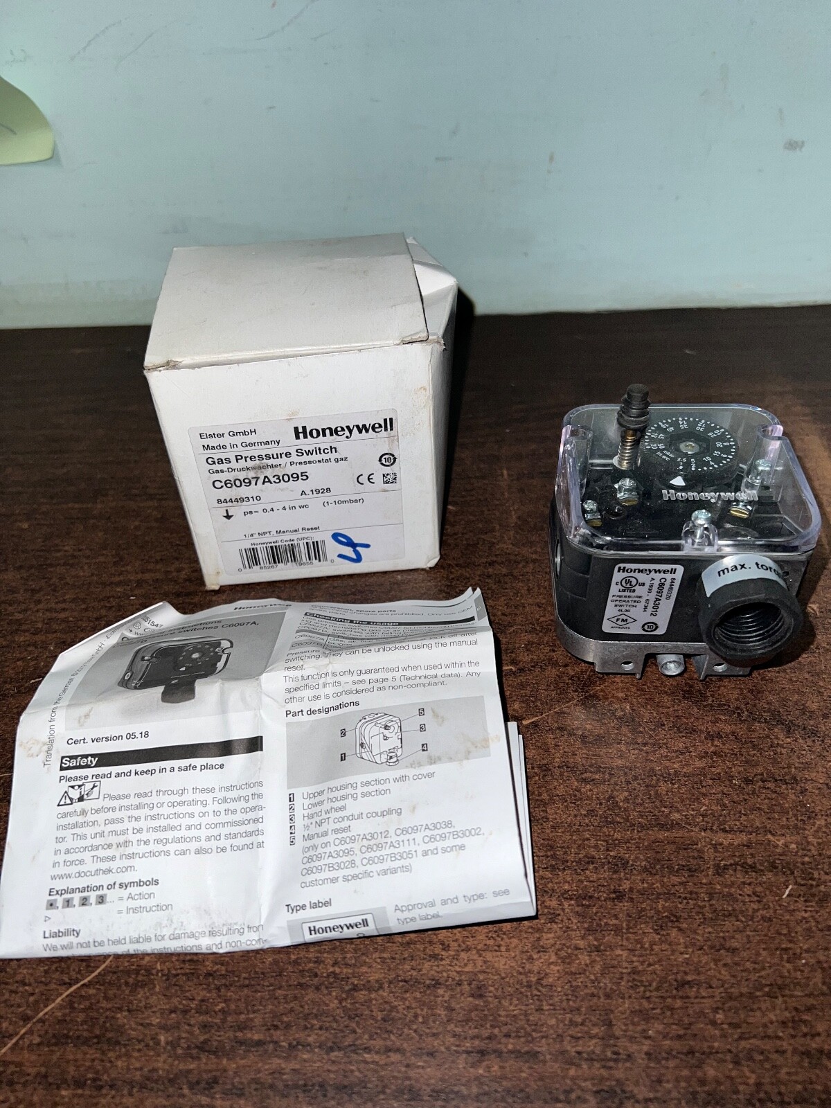 NEW HONEYWELL C6097A3095 GAS PRESSURE SWITCH. S5 NEW HONEYWELL C6097A3095 GAS PRESSURE SWITCH. S5