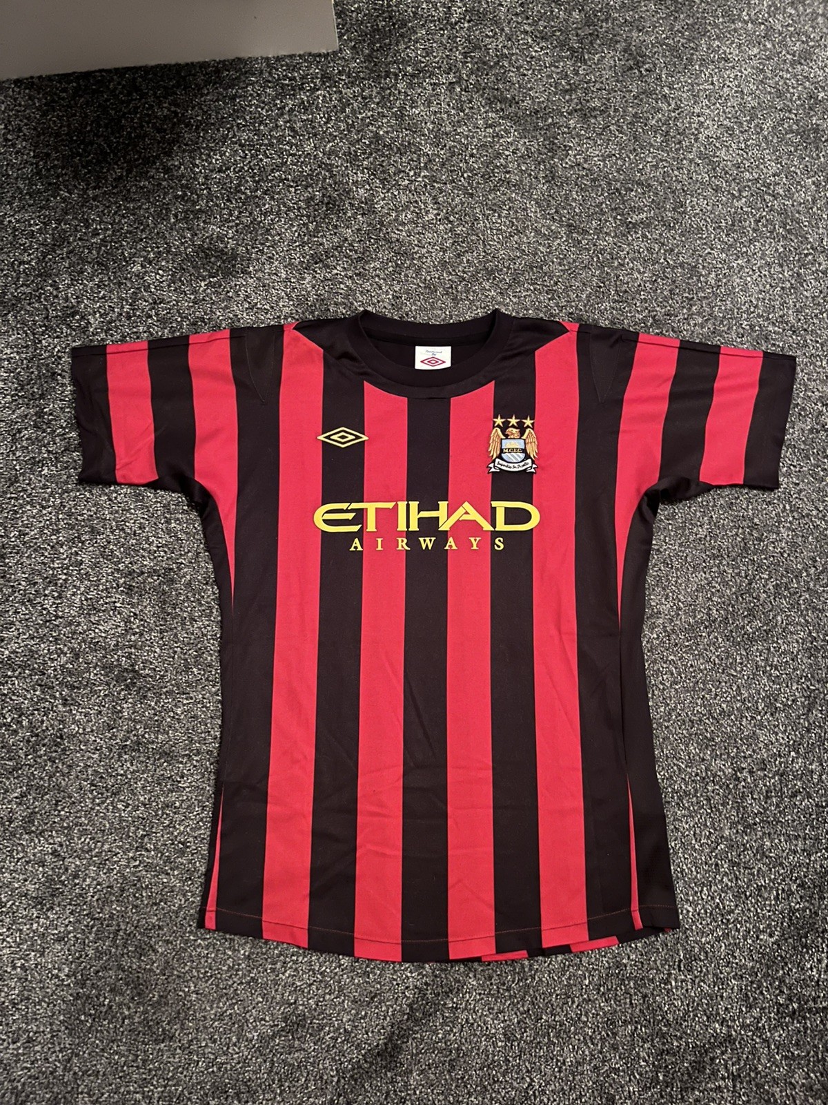 Manchester City Retro Away Shirt 2011-12 Kids XLB 158cm Umbro Manchester City Retro Away Shirt 2011-12 Kids XLB 158cm Umbro