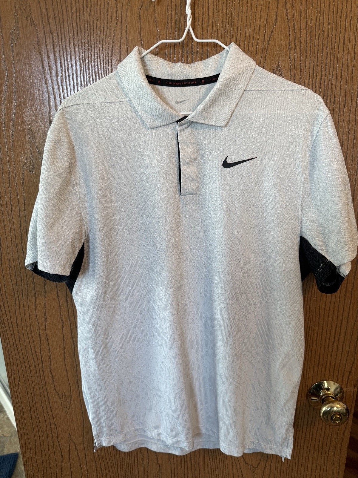 Nike Tiger Woods TW Dri-FIT ADV Golf Polo Textured Shirt Men\'s S White Pre-Owned Nike Tiger Woods TW Dri-FIT ADV Golf Polo Textured Shirt Men\'s S White Pre-Owned