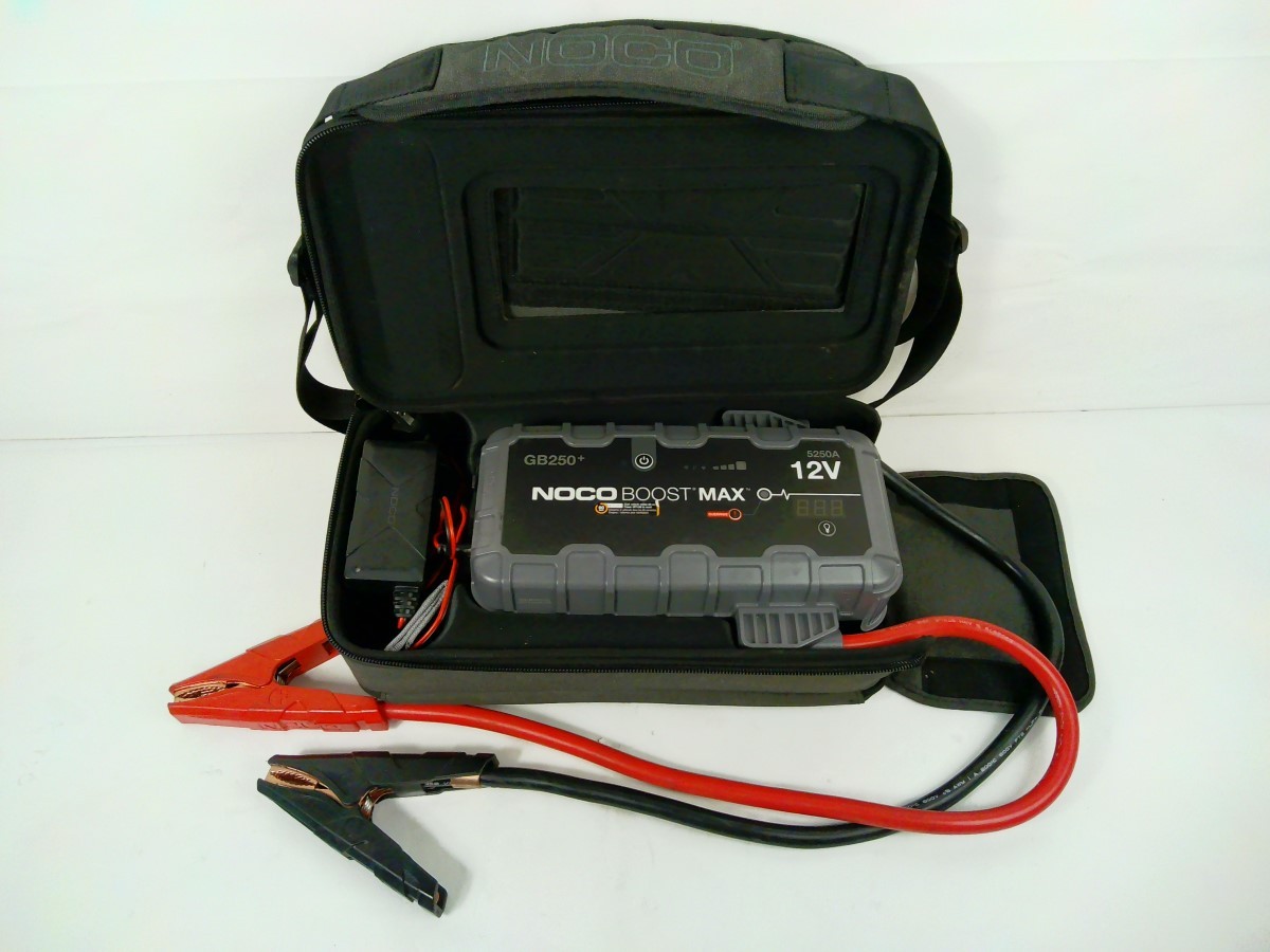 NOCO CHARGER BOOST MAX GB250+ 5250A 12V Lithium Jump Starter w/ Case (EC1043949)