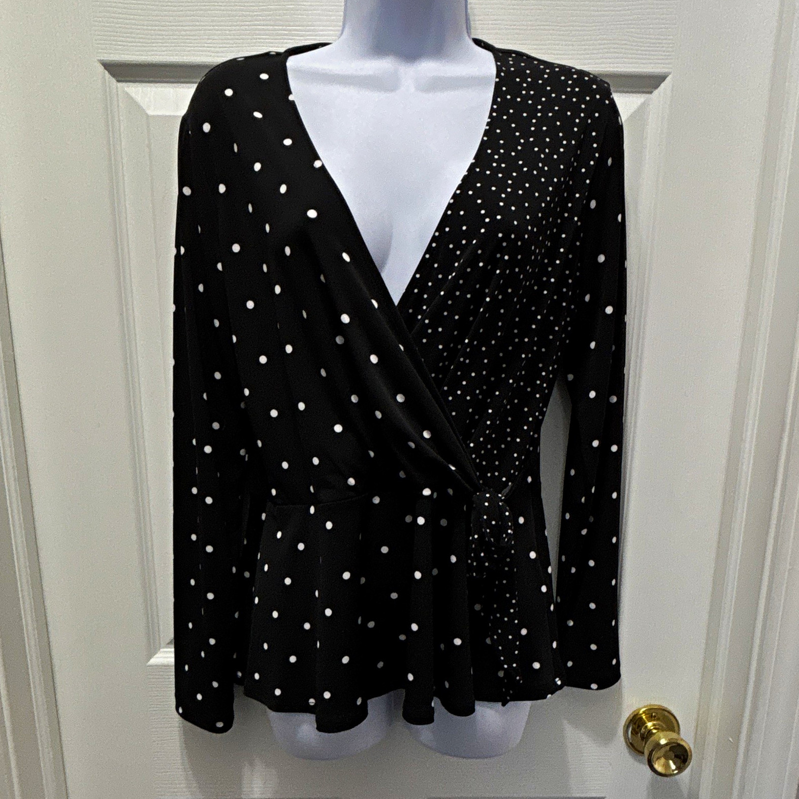 Women’s Susan Graver Black/White Polka Dot V-Neck Wrap Knit Blouse S Women’s Susan Graver Black/White Polka Dot V-Neck Wrap Knit Blouse S