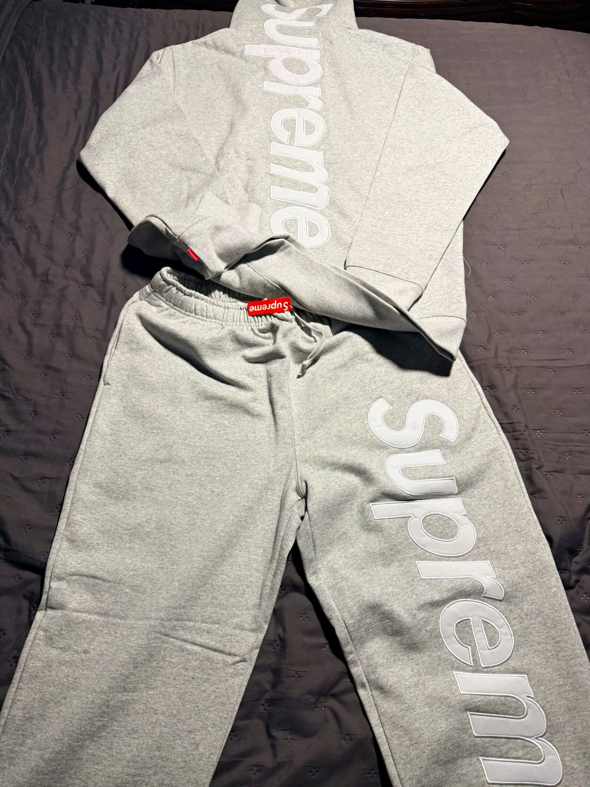 Supreme Men\'s Gray 2-Piece Fleece Cotton Logo Sweatsuit Set Hoodie Pants L & XL Supreme Men\'s Gray 2-Piece Fleece Cotton Logo Sweatsuit Set Hoodie Pants L & XL
