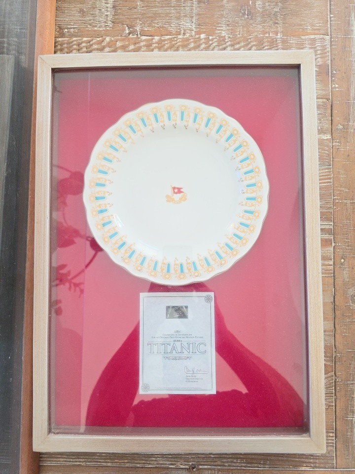 1997 TITANIC Screen Used First Class Dinner Plate Movie Prop Fox COA J. Peterman 1997 TITANIC Screen Used First Class Dinner Plate Movie Prop Fox COA J. Peterman