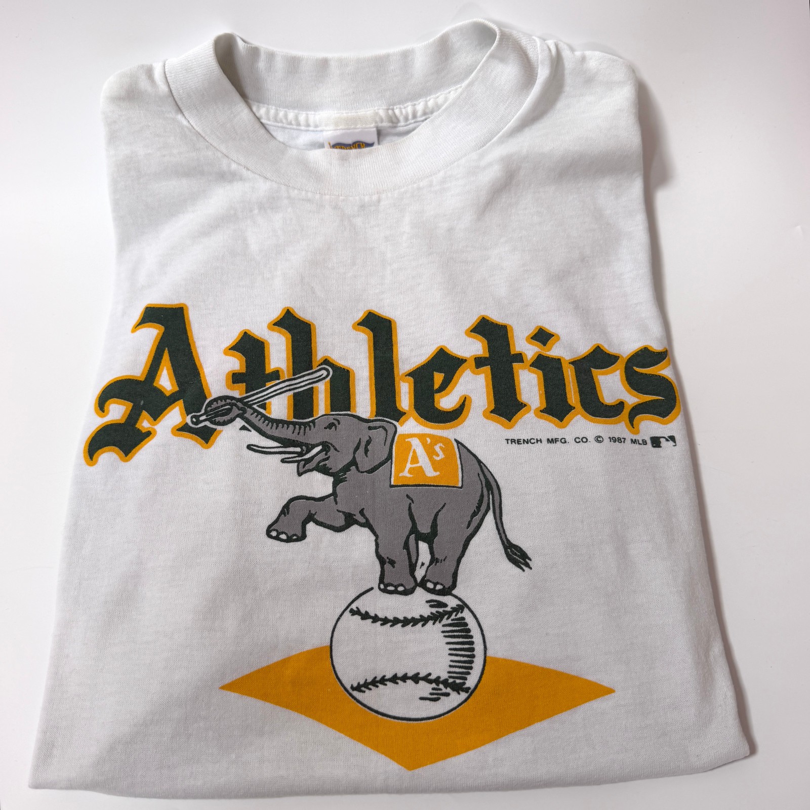 Vintage 1987 Oakland Athletics T-Shirt XL Single Stitch Trench A's Elephant MLB