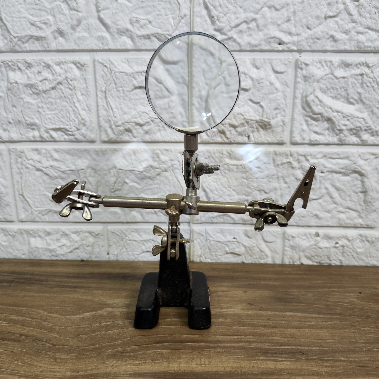 Vintage Helping Hands with Magnifier Nice Tool Vintage Helping Hands with Magnifier Nice Tool