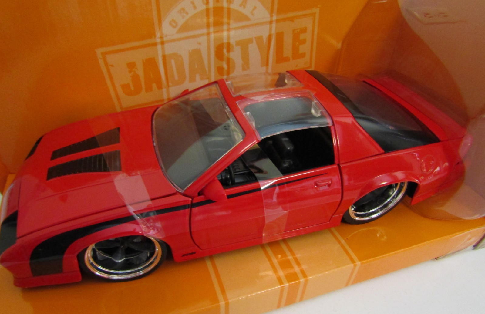 Jada 1:24 Big Time Muscle 1985 Chevrolet Camaro Diecast Model 34196