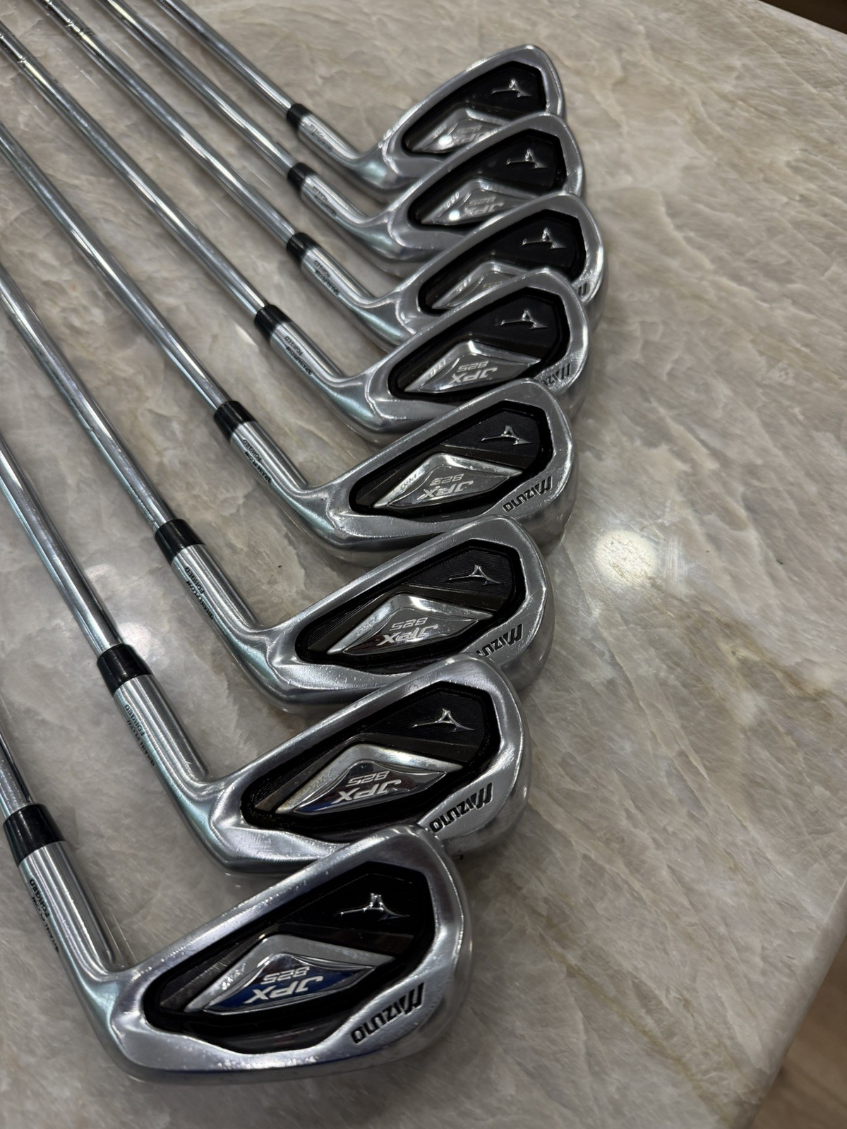 Mizuno JPX 825 Pro Iron Set 4-PW + GW RH | Dynamic Gold S300 Stiff Mizuno JPX 825 Pro Iron Set 4-PW + GW RH | Dynamic Gold S300 Stiff