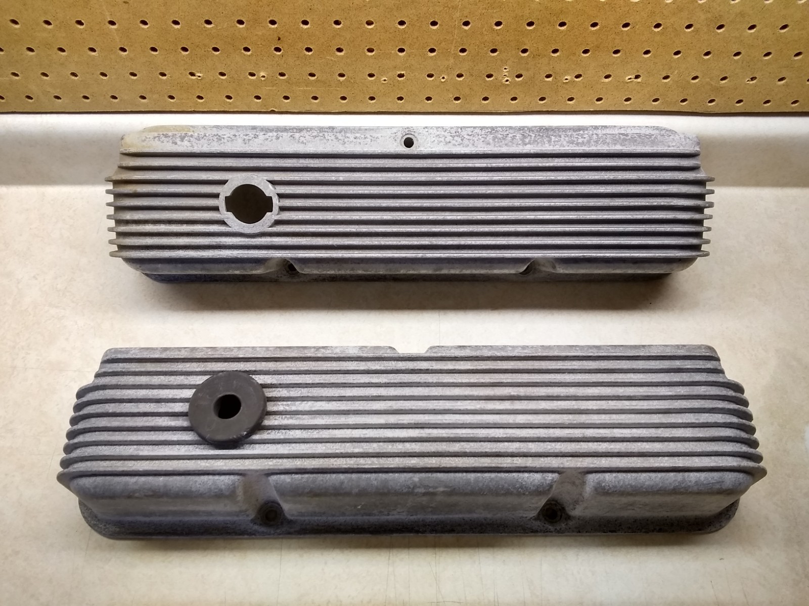 Rare VTG Cal-Custom Finned Aluminum Valve Covers, # 40-1018, Ford FE V8 Engines
