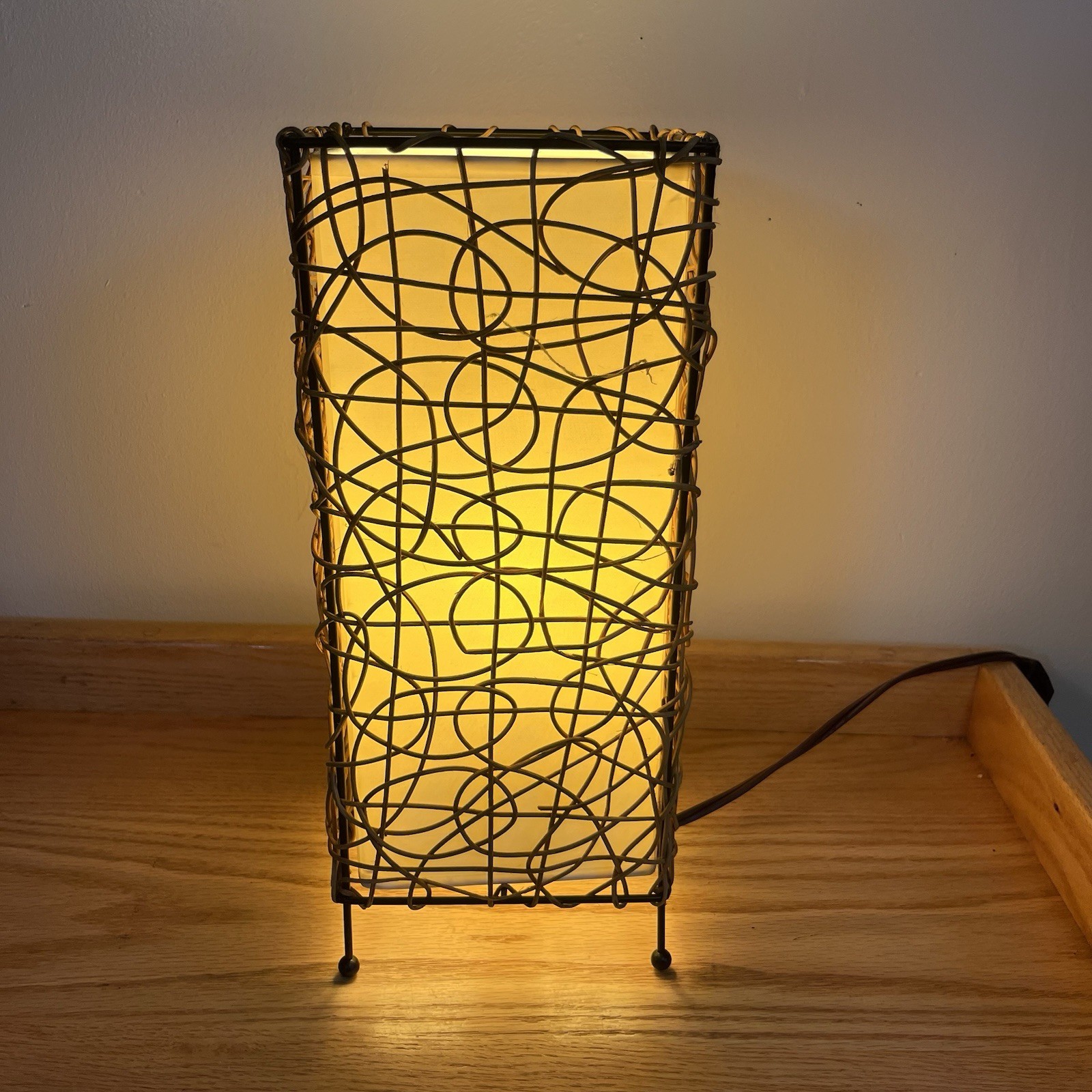 Vtg MCM Style Boho Brown Rattan Nito Vine Accent Table Lamp Japanese Inspired Vtg MCM Style Boho Brown Rattan Nito Vine Accent Table Lamp Japanese Inspired