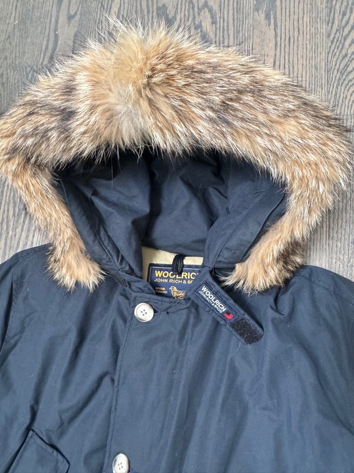 Woolrich Arctic Down Parka classic relax NAVY made in Canada XL MSRP 945$ Woolrich Arctic Down Parka classic relax NAVY made in Canada XL MSRP 945$