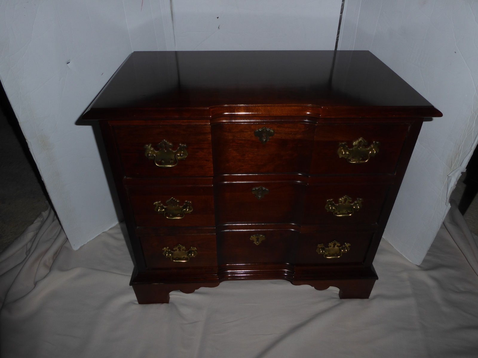 PENNSYLVANIA HOUSE Solid Dark Cherry 3-Drawer Bachelor's Chest Nightstand PENNSYLVANIA HOUSE Solid Dark Cherry 3-Drawer Bachelor's Chest Nightstand