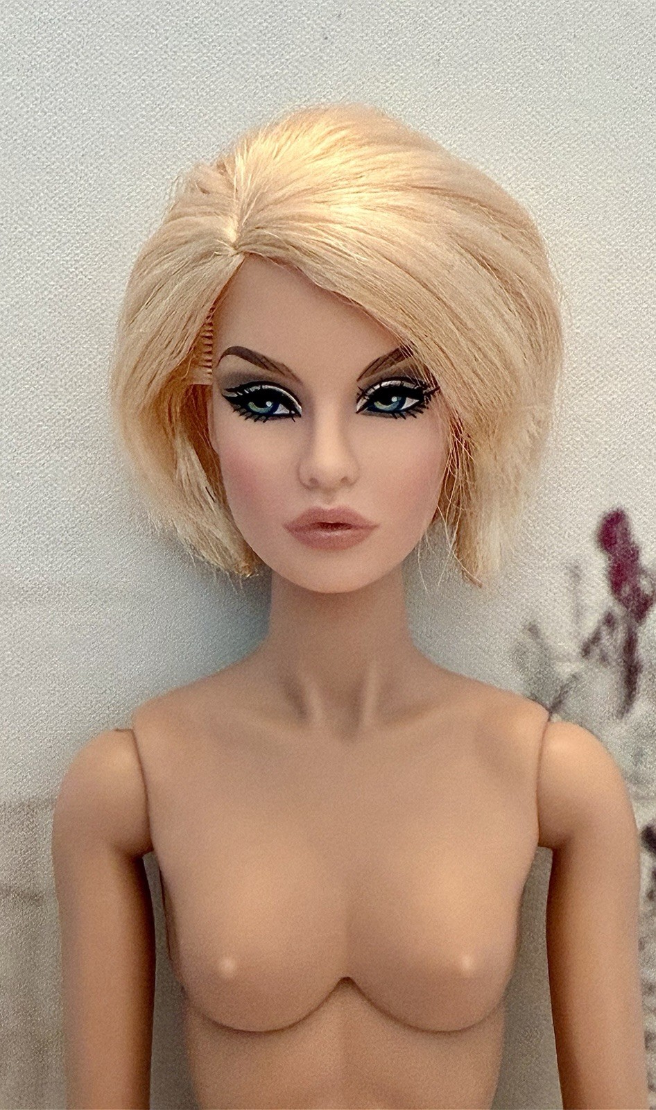 Integrity Toys Fashion Royalty Stilettos Out Convention Style Lab Rayna - nude