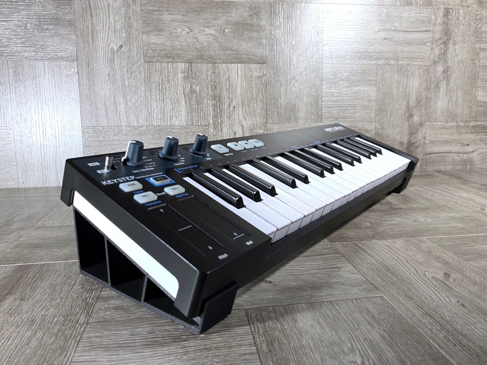 20º Angle Stand for Arturia Keystep 32 & 37 / Behringer SWING - Color BLACK -USA